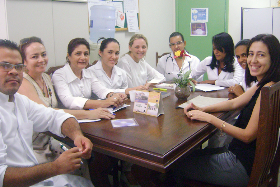 Estudantes de enfermagem do Cesmac são recepcionados pela equipe do Helvio Auto