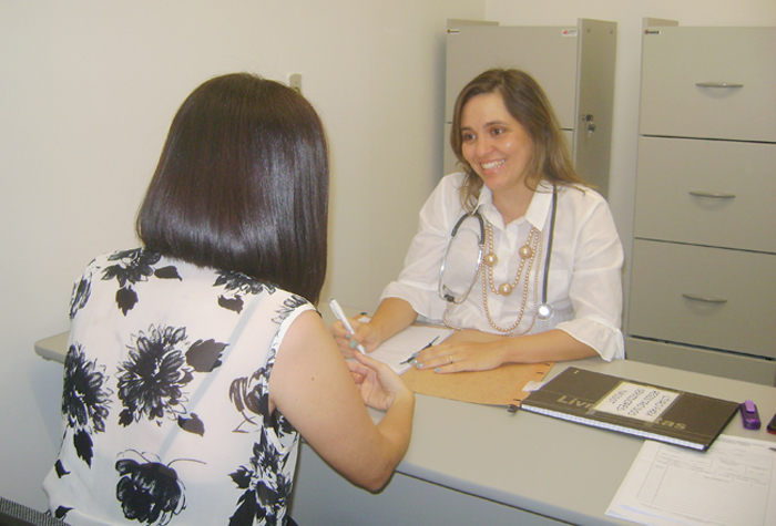 A médica do trabalho Lucy Dantas está atendendo no Naisst (Uncisal)