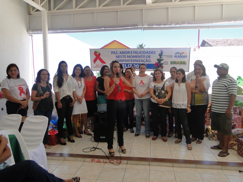 Enfermeira Lygia Antas e equipe do SAE agradecem o apoio dos parceiros e a presença dos pacientes