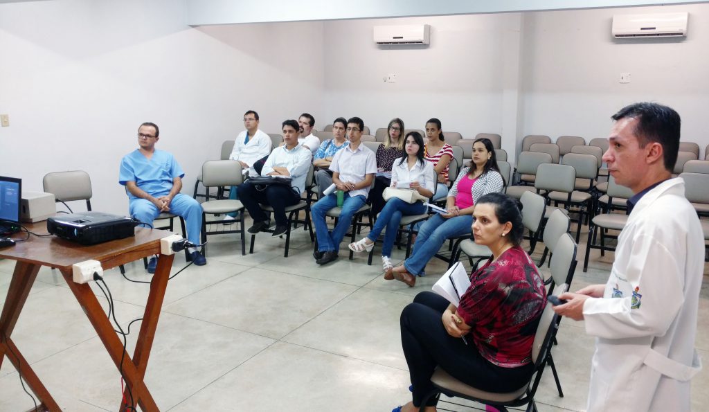 Professor Angelo Roncalli ministra capacitação para fisioterapeutas do Hospital Helvio Auto