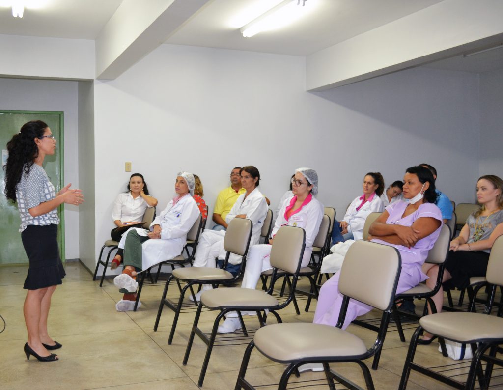 A enfermeira do Hcor - SP, Edileusa Novaes, explica os principais fatores de risco para doenças cardiovasculares em mulheres